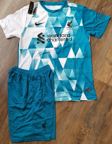 UNIFORME LIVERPOOL (AZUL)