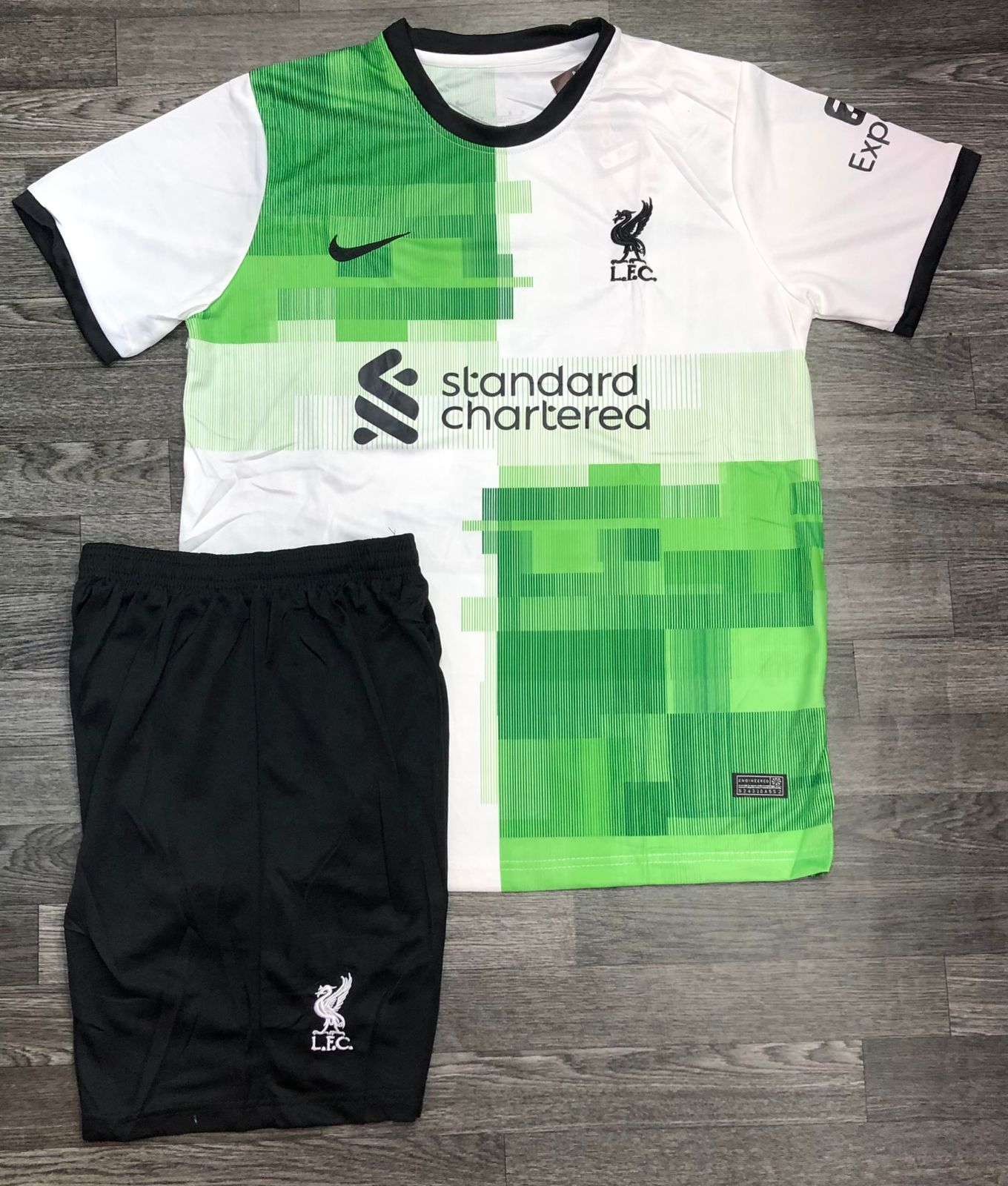 UNIFORME LIVERPOOL (VERDE)